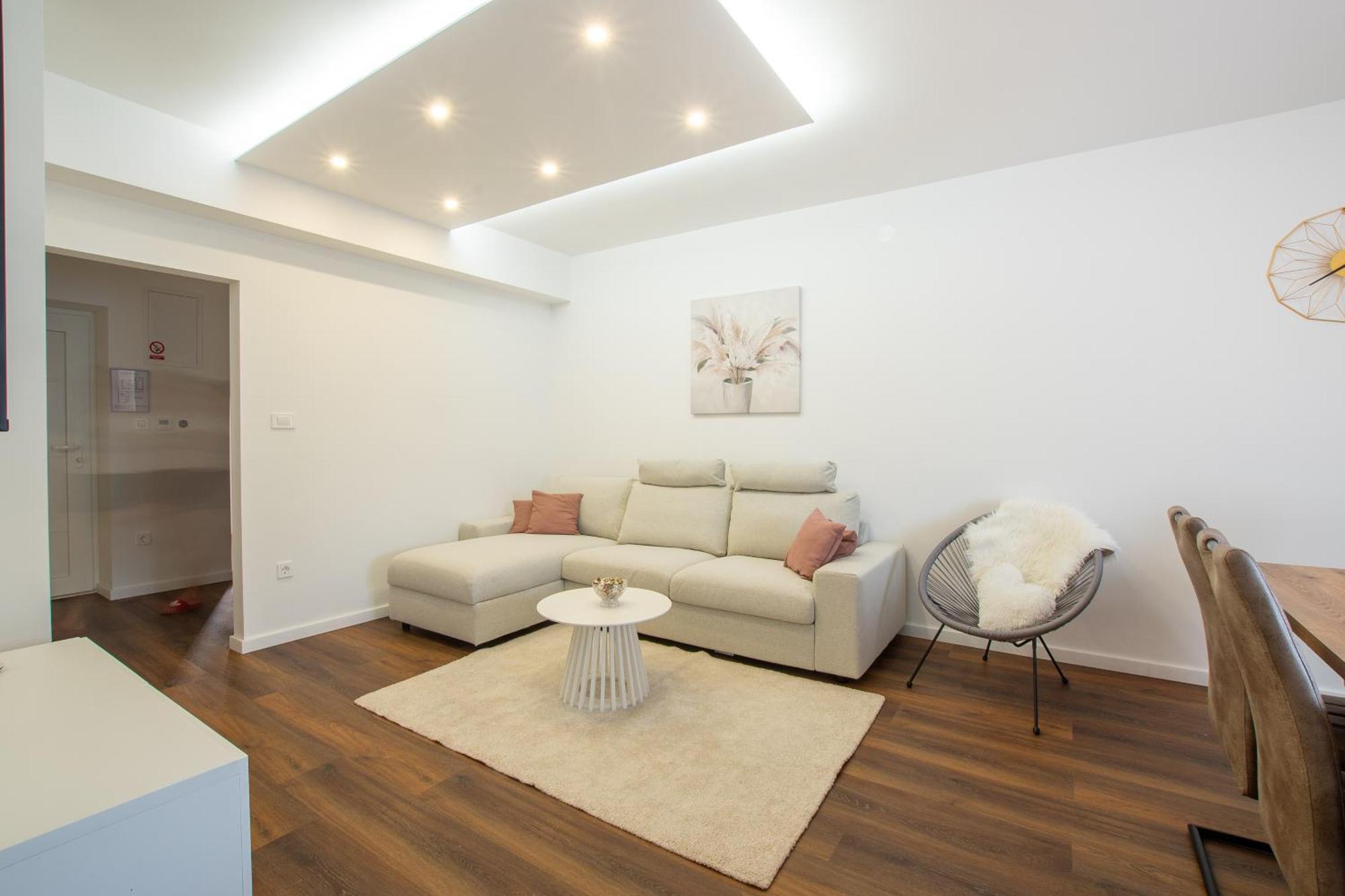 Apartman Valentina - Self Check In And Check Out Otočac Esterno foto