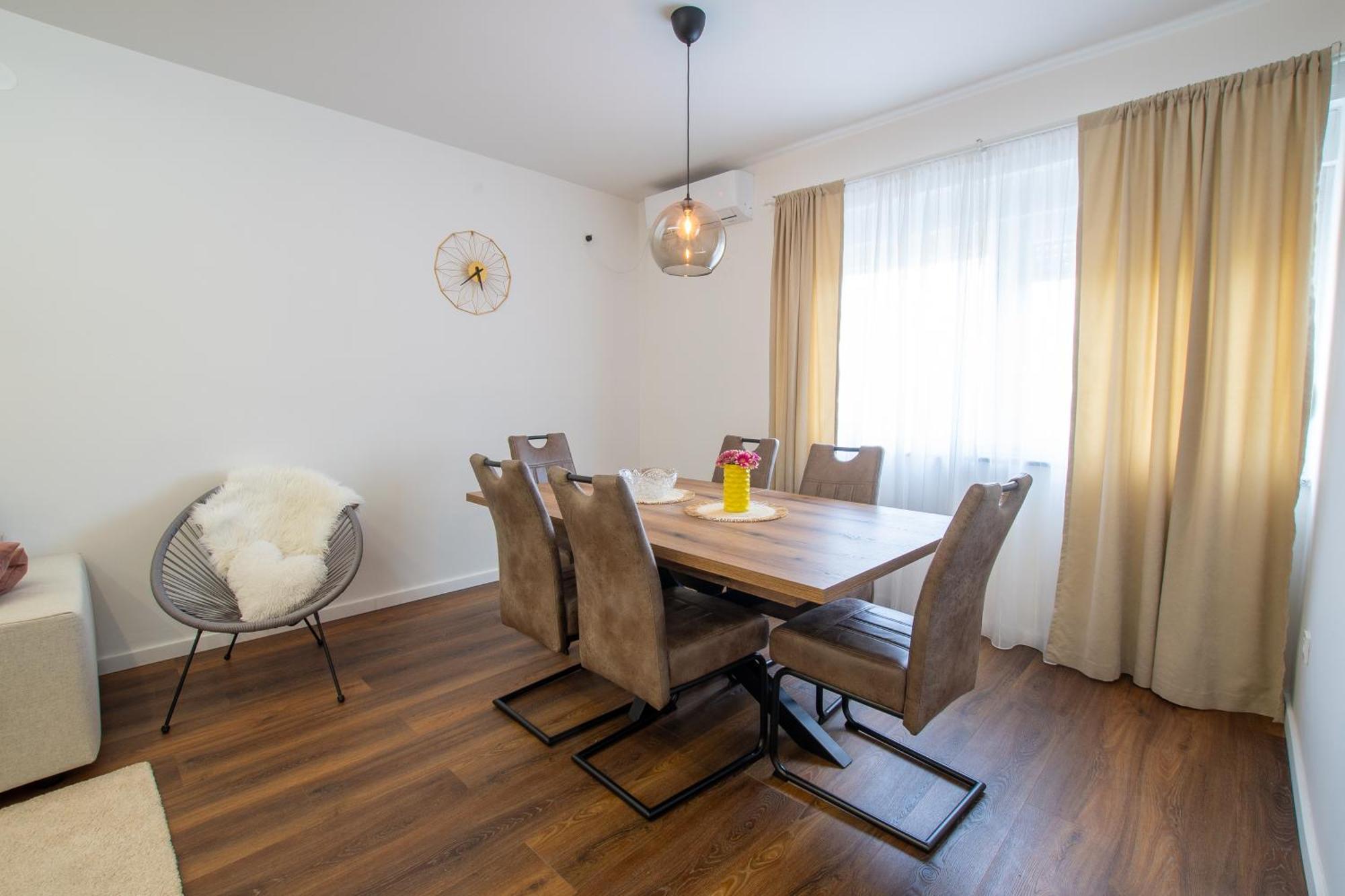 Apartman Valentina - Self Check In And Check Out Otočac Esterno foto