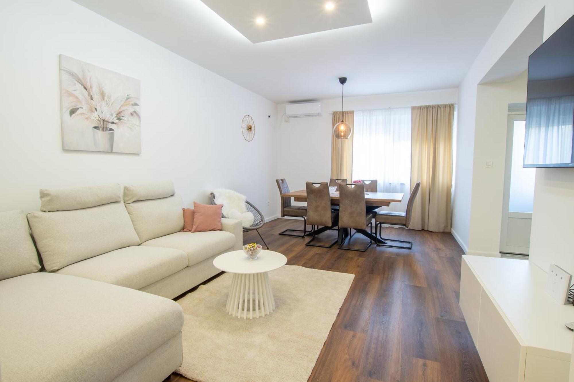 Apartman Valentina - Self Check In And Check Out Otočac Esterno foto
