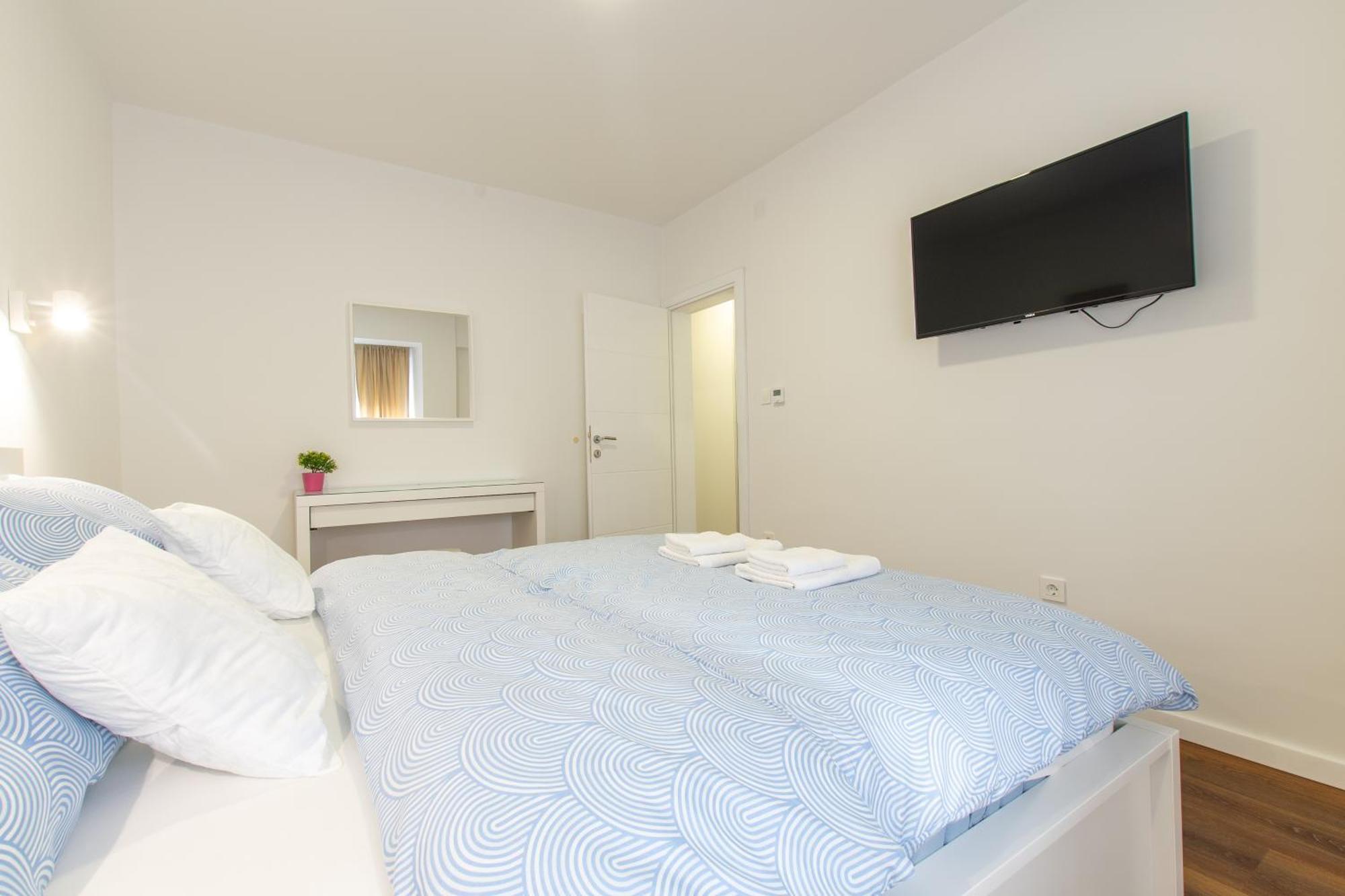 Apartman Valentina - Self Check In And Check Out Otočac Esterno foto