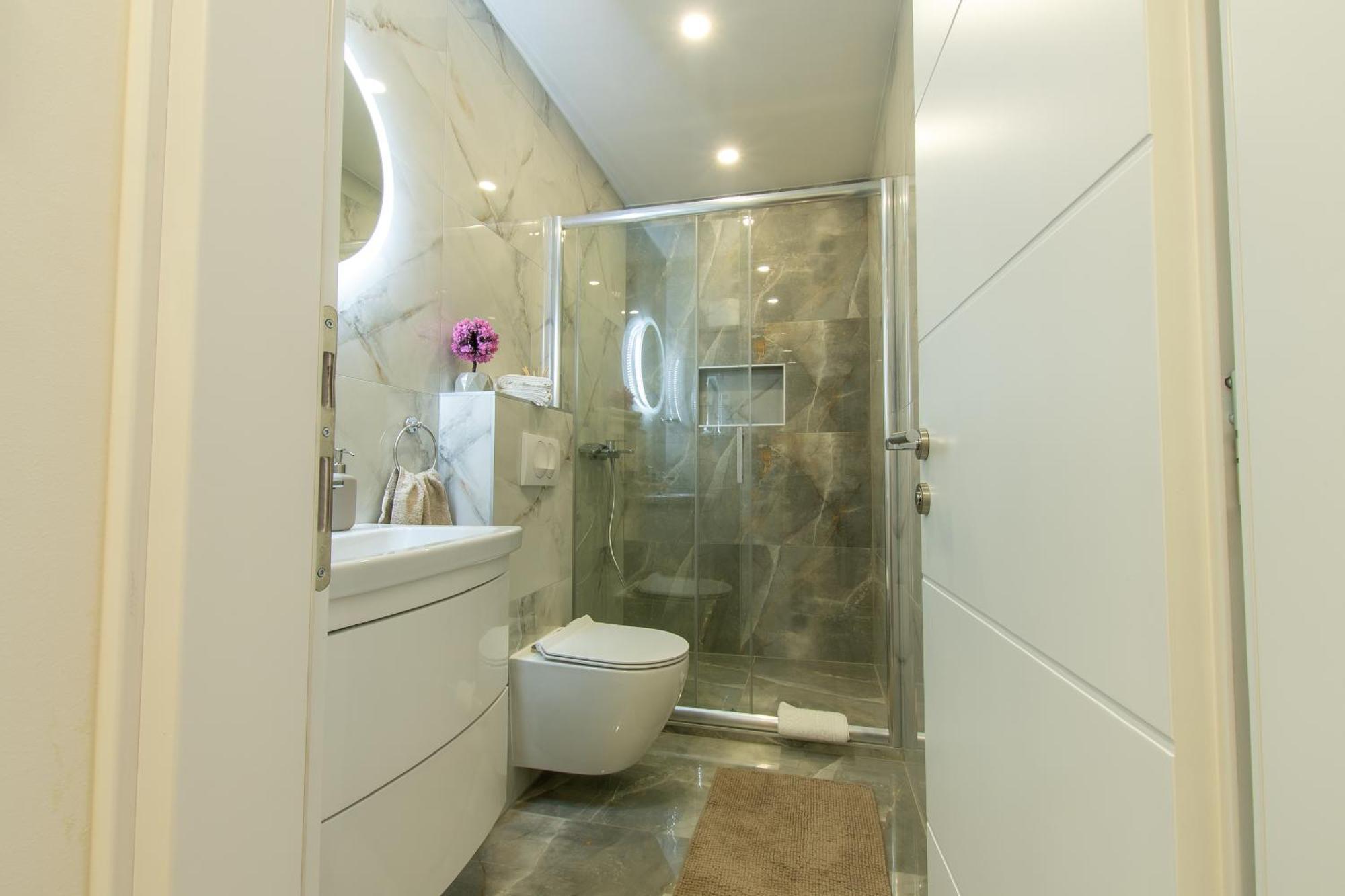 Apartman Valentina - Self Check In And Check Out Otočac Esterno foto