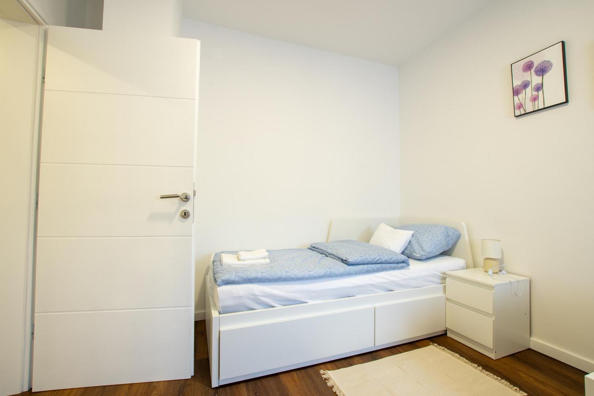 Apartman Valentina - Self Check In And Check Out Otočac Esterno foto