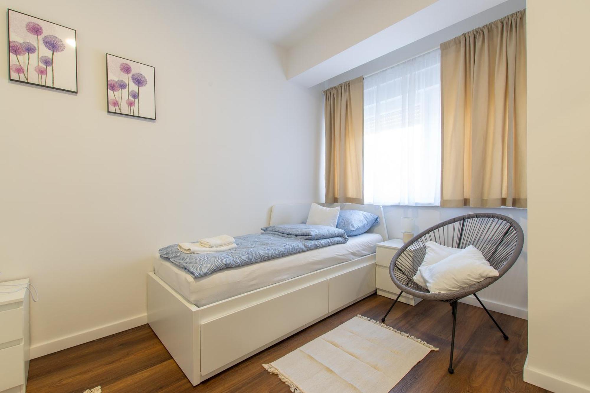 Apartman Valentina - Self Check In And Check Out Otočac Esterno foto